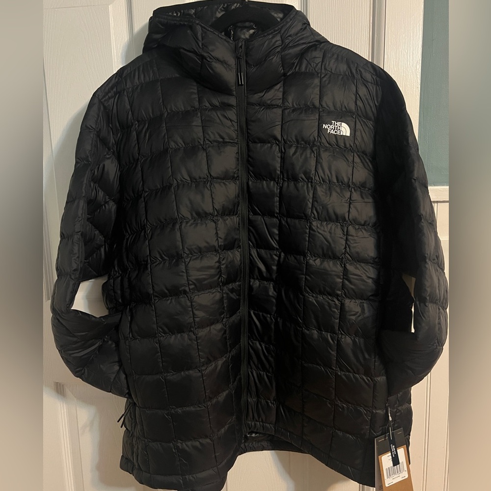 Brand new TNF men’s thermoball eco with hood size 3XL.